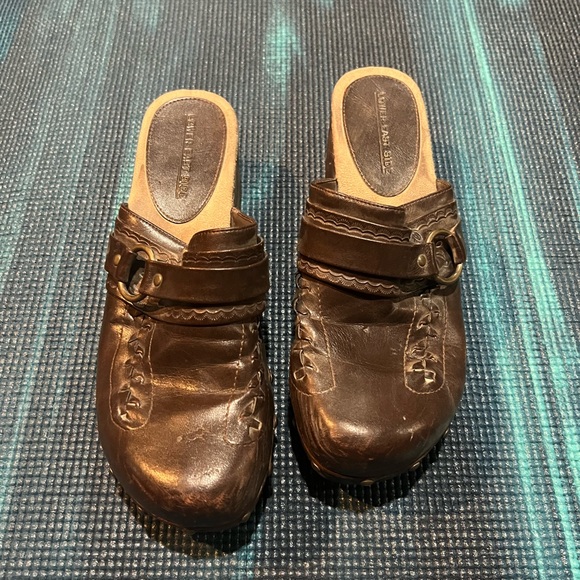 Brown man-made leather clogs by lower East Side Size 9.5 - Picture 2 of 4